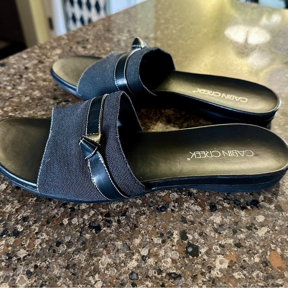CABIN CREEK, WOMENS, BLACK SLIDE SANDALS. BLACK FABRIC. SIZE 8 1/2M - Picture 3 of 7